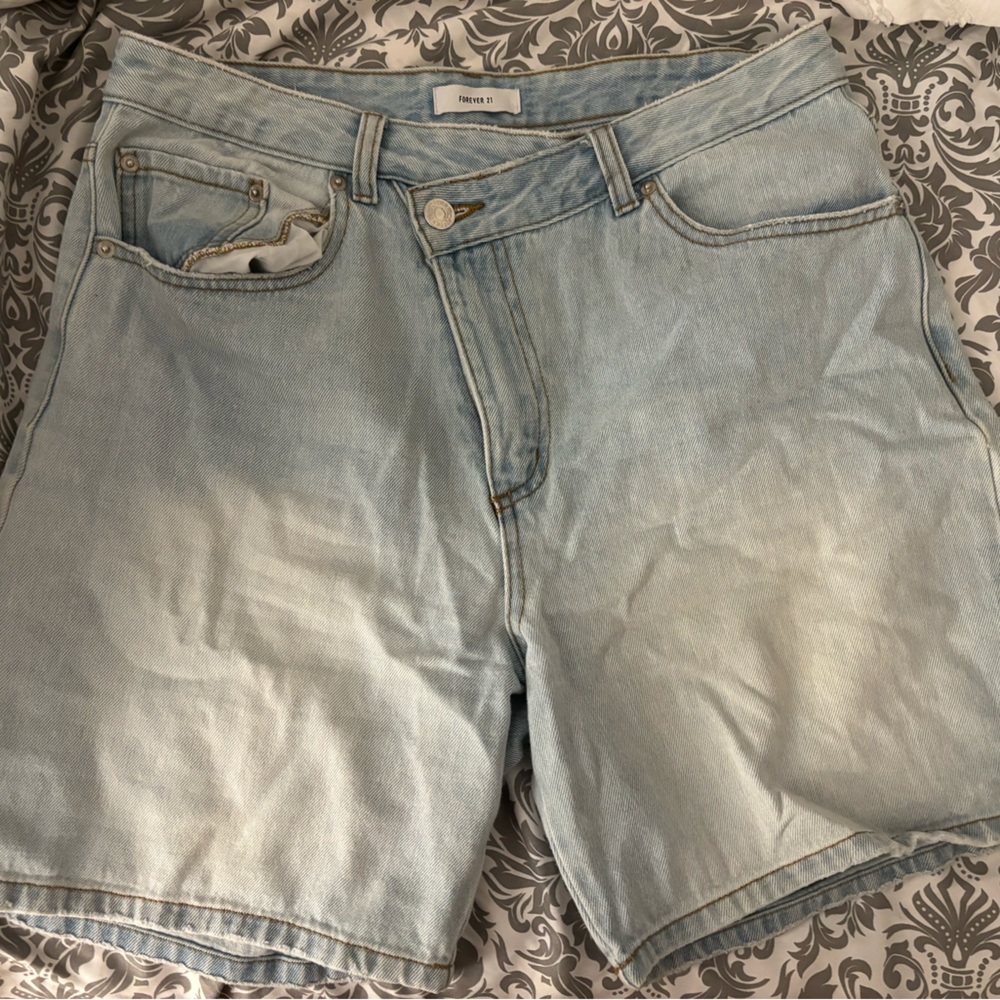 Criss-Cross waist jean shorts